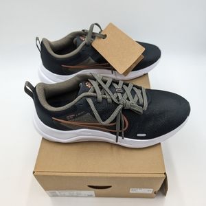 Nike Women's Size 7 Downshifter 12 Running Shoes in Copper and Black